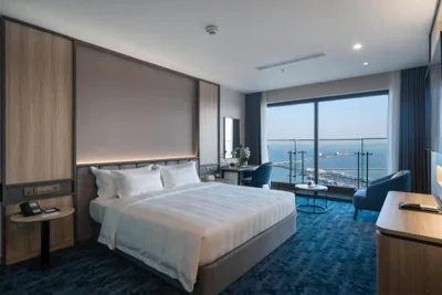 Premier King Suite met zeezicht — Wyndham Garden Legend Halong